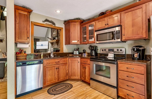 Blue Eye Cottage | Cottage sitting on 40 Acres! Dog Friendly! Pool Table Private Hot Tub, Car Charger