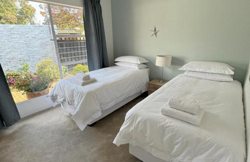 Greater Johannesburg Metropolitan Area House | Cottage - Sleeps 4 - Pet friendly - Pool - Parking