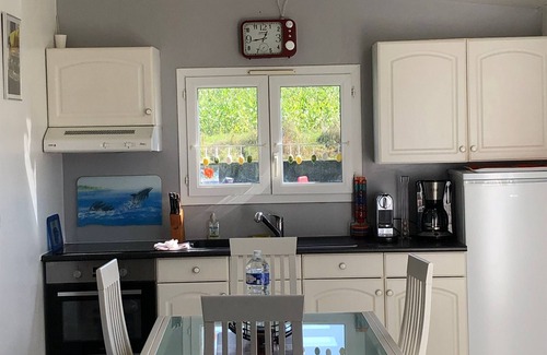 Velet Cottage | Cottage with pool, air conditioning, WiFi and private parking in Velet