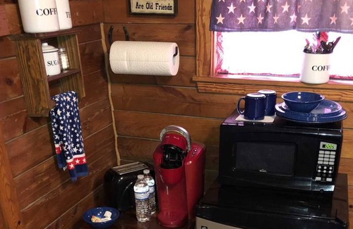 Pipe Creek Cabin | Country Accents - Patriot Cabin