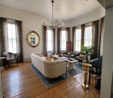 Bellville House | Country Estate + POOL + Pavilion with Full Kitchen + GRILL