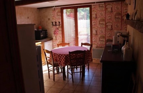 Halles-sous-les-Cotes Cottage | Country house with fishing, pets allowed