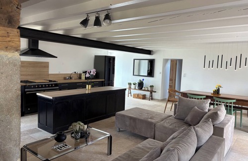 Lanobre House | Country house, 136 M2, living room 50 M2, 2 bedrooms, 2 living rooms, Cantal