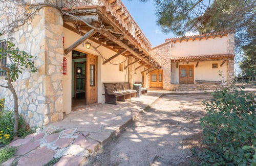 Sinarcas Cabin | Country House 'Cabañas Rusticas 8' with Mountain View, Shared Pool and Wi-Fi