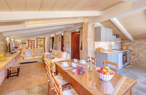 S'alqueria Blanca Villa | Country House 'Casita Els Sestadors' with Private Terrace, Wi-Fi and Air Conditioning