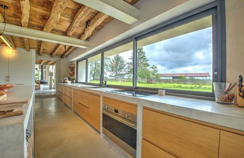 Vieux-Mareuil Villa | Country House 'Le Domaine De La Férédie' with Private Pool, Wi-Fi and Air Conditioning