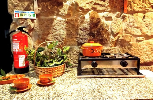 Felgueiras Cottage | Country house near Oporto, and Guimaraes, Braga. With swimming pool.