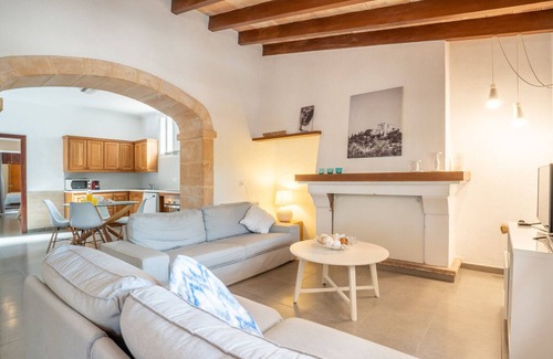 Arta Villa | Country House 'Sa Clova' with Mountain View, Private Pool and Wi-Fi