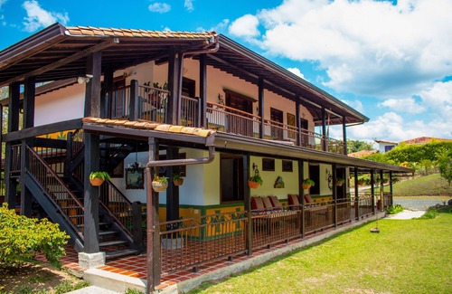 Armenia Ski Chalet | Country House With Swimming Pool And Jacuzzi - 10 Minutes From Colombia's Coffee Park