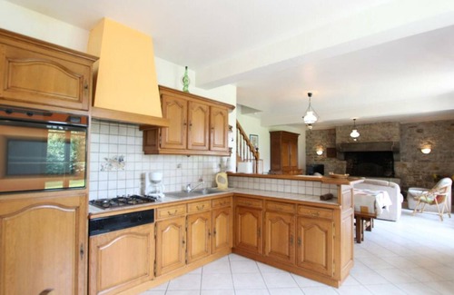 Beslon Cottage | Country house with garden, barbecue, and Internet in Beslon