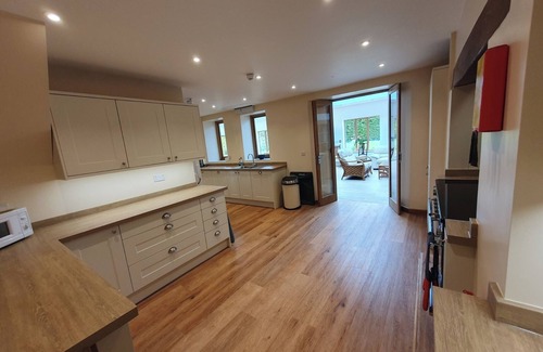 Milverton House | Country House with Swimming Pond, Hot Tub and Glorious Gardens.