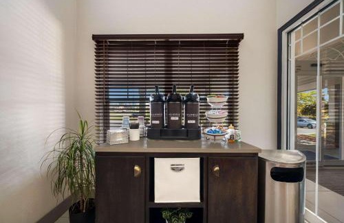 Freeport Hotel | Country Inn & Suites by Radisson, Freeport, IL