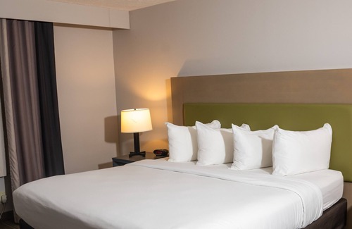 Erie Hotel | Country Inn & Suites by Radisson Erie