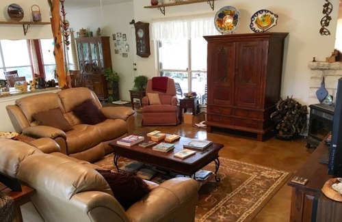 Bear Creek House | Country Living just 20 minutes from downtown