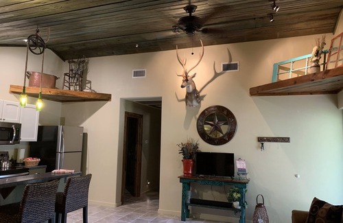 Brenham Apartment | Country Luxury Bed and Breakfast!