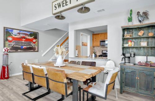 Canyon Lake House | Country Sunsets at Coddiwomple Cottages