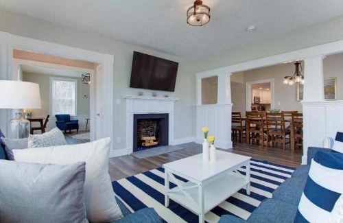 Vermilion House | Countryside Getaway Large Shared Yard & Parking in Vermilion