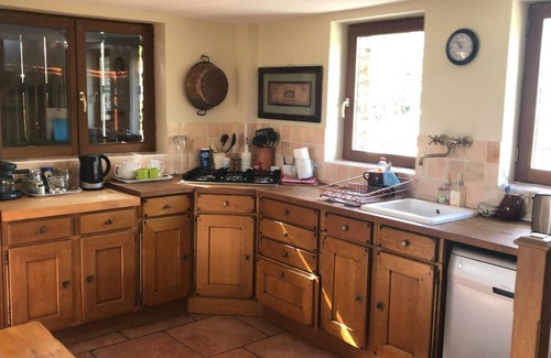 Landivy House | Countryside Home Sleeps 6 - Garden, Parking, Wifi