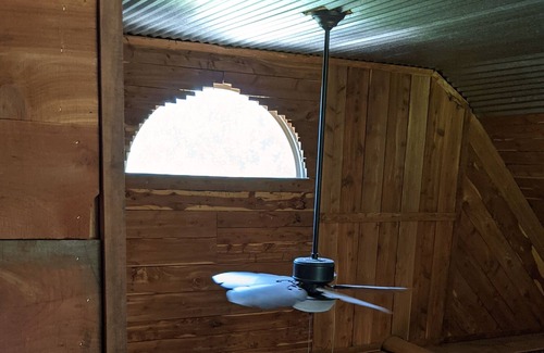 Compton House | County cabin near Buffalo River National Park.