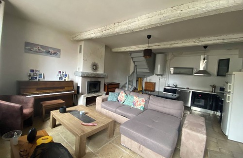 Saint-Paul-en-Foret Apartment | Coup de Coeur Assuré! Appartement Situé au Coeur dun Village Provencal