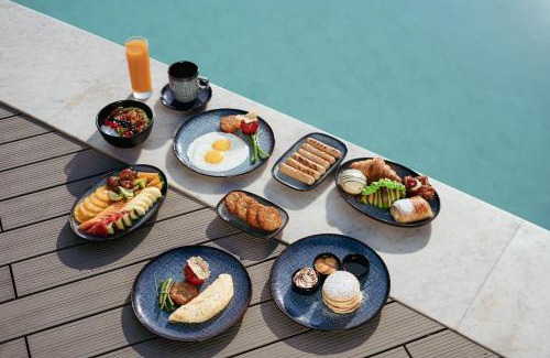 Faridabad Resort | Courtyard by Marriott Aravali Resort