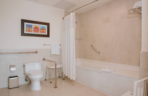 Kennedy Hotel | Courtyard by Marriott Guayaquil