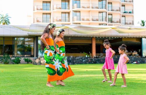Historic Kailua Village Hotel | Courtyard by Marriott King Kamehameha's Kona Beach Hotel