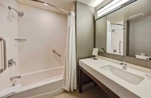 Crossroads Arts District Hotel | Courtyard by Marriott Kansas City Downtown/Convention Center