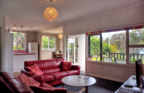 Coles Bay Apartment | Cove Beach Apartment 1 - Freycinet Holiday Houses