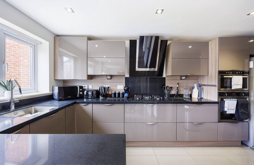 Gamston House | Coventry House for the Larger Group with Parking