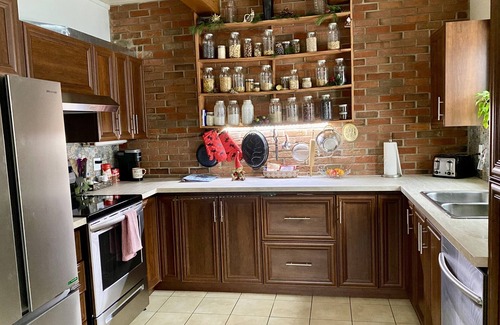 Saint-Gabriel-de-Valcartier House | Cozy house with spa 10 minutes from Village Vacances Valcartier.