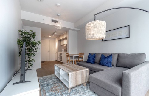 Downtown Montreal Condo | Cozy 1 Bed Apartment in AAA Location Downtown Montreal