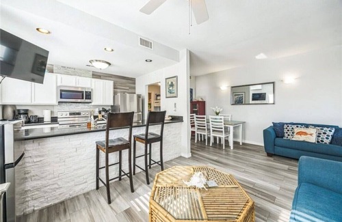 South Padre Island Condo | Cozy 1-bedroom condo in charming South Padre Island with AC