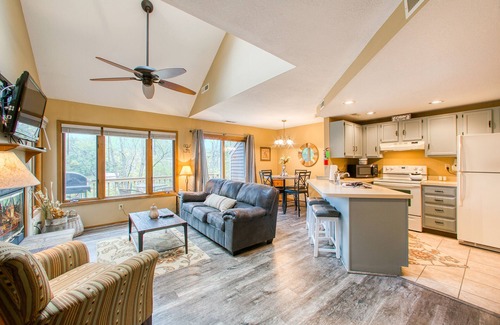 The Galena Territory House | Cozy 1 Bedroom, 2 Bath Townhome in the Galena Territory