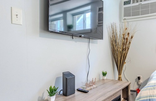 Dupont Circle Apartment | Cozy 1-bedroom apartment located in UNBEATABLE location Washington DC