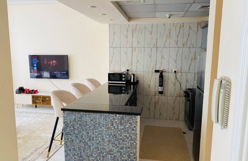 Al Majaz Apartment | Cozy 1-bedroom apartment in lovely Sharjah with WiFi, AC, fitness room