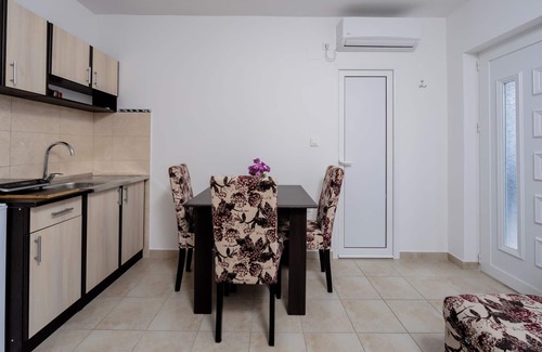 Budva Apartment | Cozy 1-bedroom apartment in a peaceful part of Budva with WiFi, AC, TV.