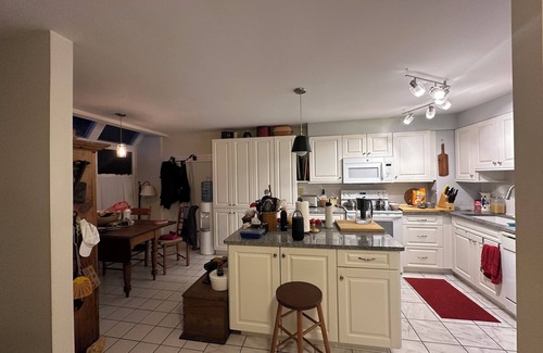 Inner Harbour Condo | Cozy 1 bedroom in Condo