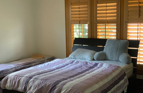 Glendora House | Cozy 1 bedroom with private bathroom and free parking