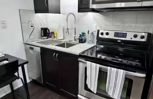 Brampton Apartment | Cozy 1-bedroom with WiFi and AC in charming private location