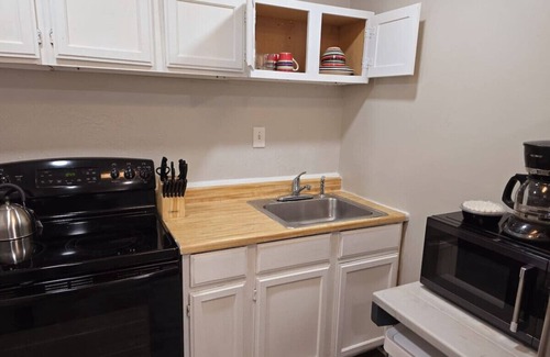 Roselawn Finance Apartment | Cozy 1BR in Pleasant Ridge