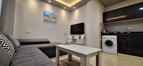 Al Mamsha El Seyahi Apartment | Cozy 1BR in Princess Resort with Pools & Private Beach