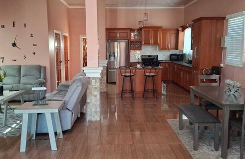 Providence House | Cozy 2-Bedroom Retreat with Modern Amenities in Prime East Bank Dem. Location