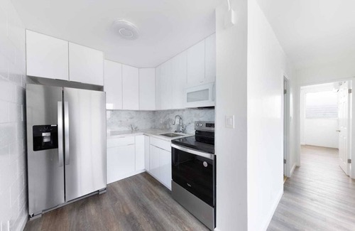 Diamond Head - Kapahulu - St. Louis Apartment | Cozy 2-bedroom apartment in charming Honolulu with WiFi, AC and parking