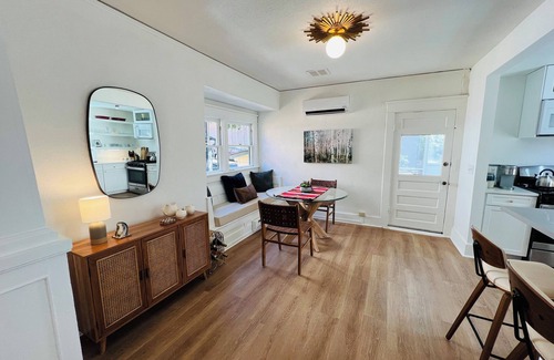 Downtown House | Cozy 2-bedroom bungalow in downtown Boulder with private parking,WiFi & AC