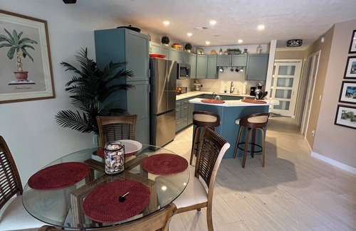 Royal Harbor Condo | Cozy 2-bedroom condo in quiet neighborhood, walking distance to downtown Naples.