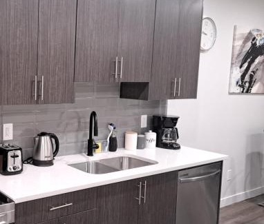 Northwest Calgary Apartment | Cozy 2 Bedroom Walkout Basement