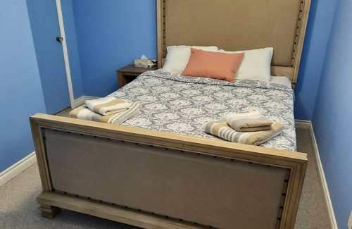 Saskatoon Downtown House | Cozy 2 BR basement suite in Varsity View near RUH