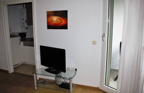 Suedviertel Apartment | Cozy 2-room apartment between main station and Aalto-Theater with small balcony. Balcony i