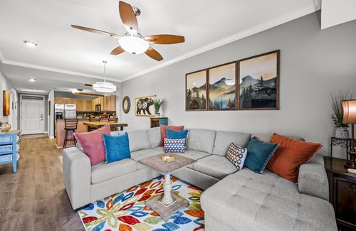 Sevierville Condo | * Cozy 2BR Condo! POOL +River View! +In TOWN! *